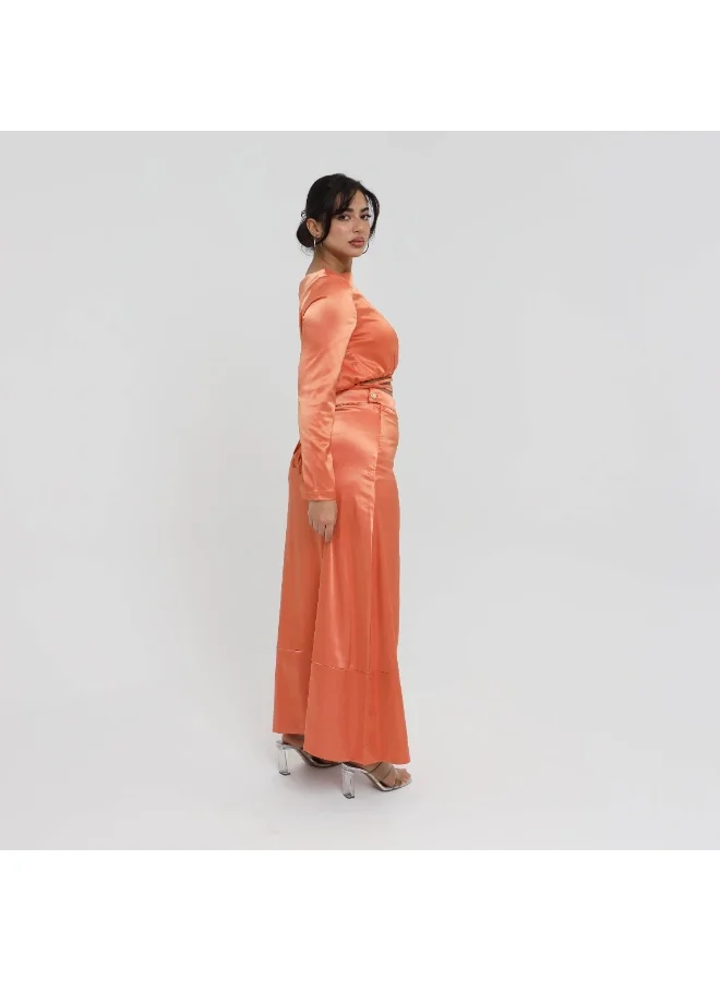 توترندس تنورة ساتان سادة بأزرار جانبية